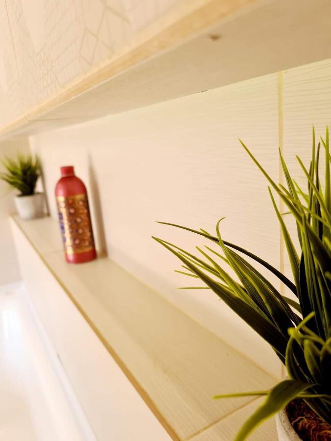 Laci Lak Modern Apartment Oradea Eksteriør billede