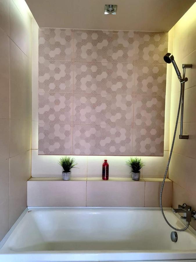 Laci Lak Modern Apartment Oradea Eksteriør billede