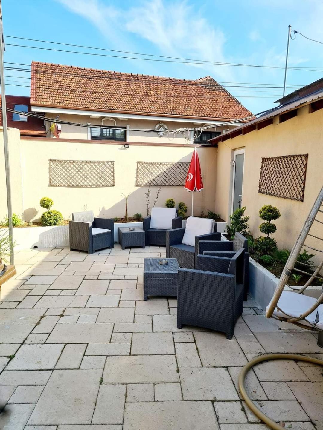 Laci Lak Modern Apartment Oradea Eksteriør billede